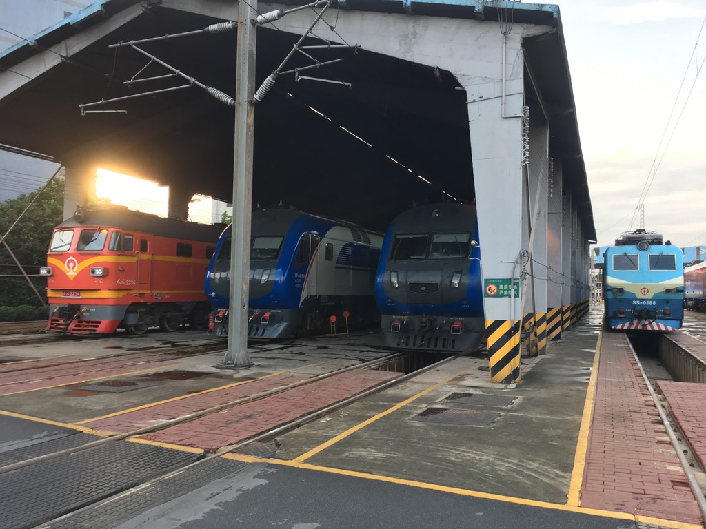 <h4>'A673846D-4706-4EC4-ACDA-E893FD423AF6_zps650skbju' 4032 x 3024 | iPhone 6s | 2017-05-24 18:26:17</h4>